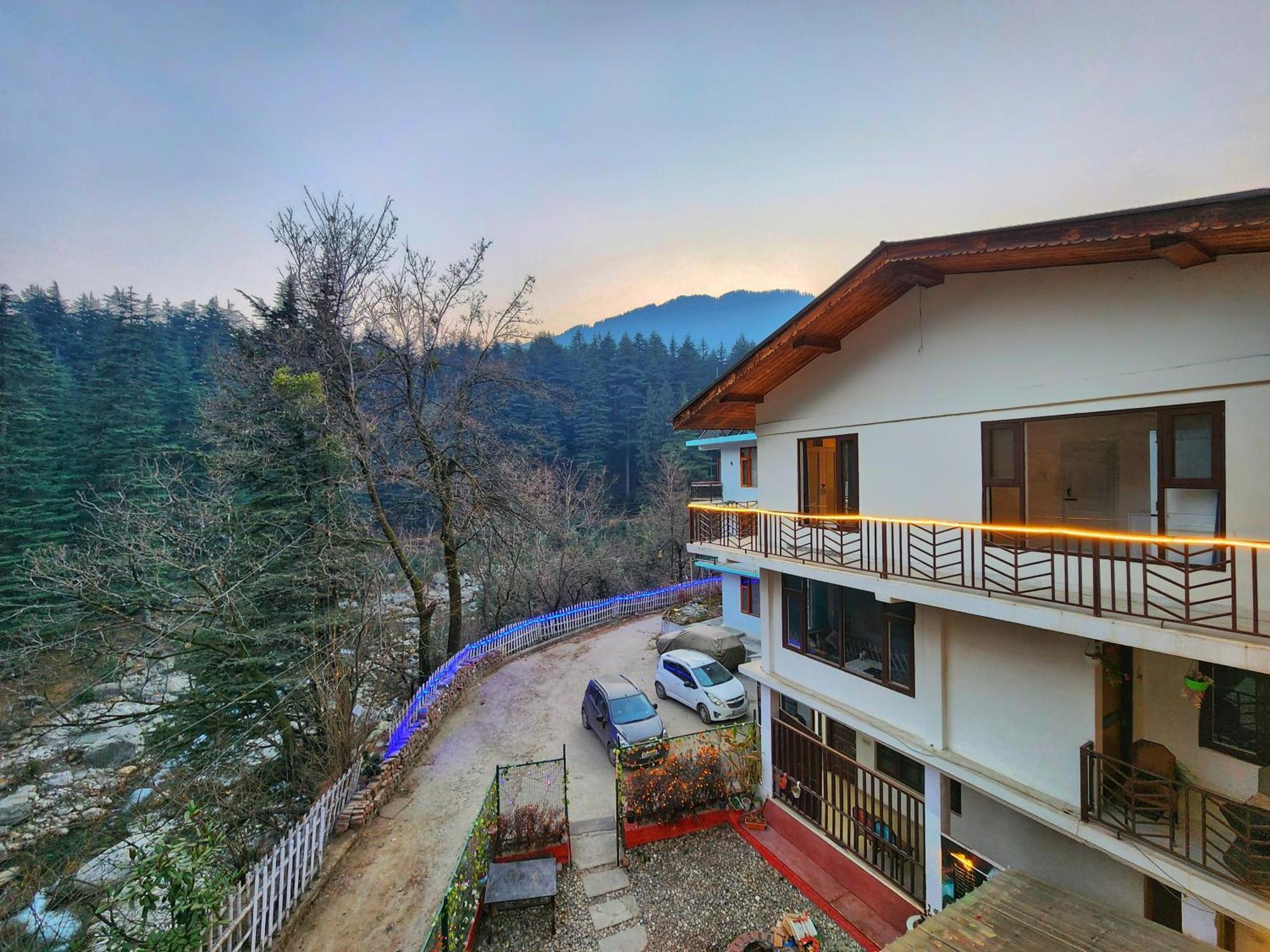 Page 3 - A Riverside Hotel And Bar - Manali (Himachal Pradesh) — Photos 2